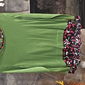 Crown & Ivy  Sweater/Top Look XXL